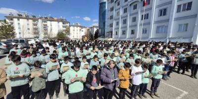 302 genç 1 dakikada 1 hatim indirdi!