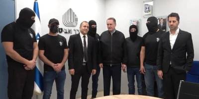 Filistinli bir tutukluya toplu tecavüz eden İsrailli askerler artık askeri göreve geri dönebilir!