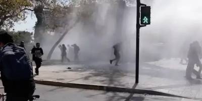 Şili’de eğitim kesintisi protestosu çatışmaya dönüştü