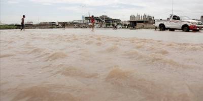 Yemen'de şiddetli yağışın neden olduğu sel felaketinde son 2 günde 8 kişi hayatını kaybetti