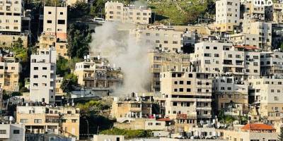 İşgal güçleri Nablus’ta şehit Mahmud El-Akkad’ın ailesinin evini patlayıcılarla yıktı