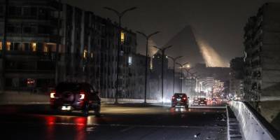 Mısır’da dükkanlar erken kapandı, sokaklar karanlığa büründü