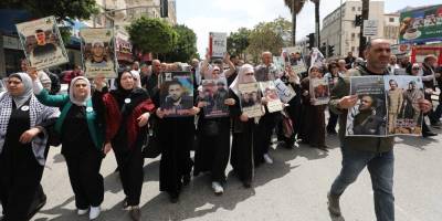 İşgal altındaki Batı Şeria'da Filistinli Esirler Günü dolayısıyla yürüyüş düzenlendi