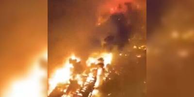 Malezya'da yüzen kasabada çıkan yangın sonucu yaklaşık 1000 ev yok oldu