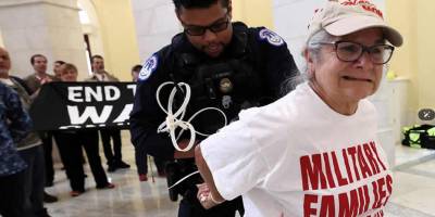 ABD'de İran savaşını protesto eden gaziler gözaltına alındı