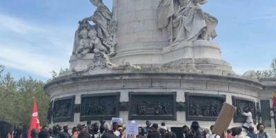 Fransa'da düzenlenen gösteride camide öldürülen Müslüman genç anıldı