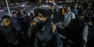 Refah Sınır Kapısı üzerinden Gazze'ye dönen Filistinliler ailelerine kavuştu