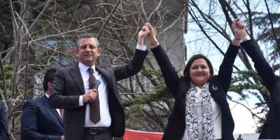 Mülteci düşmanlığından Ak Parti saflarına uzanan savrulma