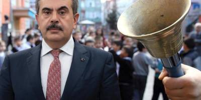 Mankurtlaşmış zihnin tezahürü ifadeler müfredattan kaldırılıyor
