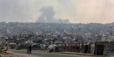 Katil İsrail Gazze'yi yine vurdu