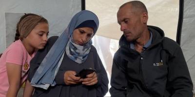 Katil İsrail askerlerinin paylaştığı fotoğrafla öldü sandığı annesi ve kız kardeşinin yaşadığını öğrendi