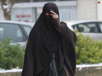 Çarşafa Hakaret Etti, İhraç Edildi!