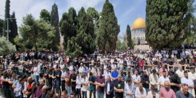El-Aksa’da direniş: 60 bin Filistinli Cuma namazında saf tuttu