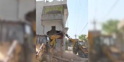Hindistan'da bir cami daha yıkıldı