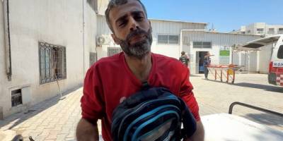 Gazzeli babadan sırtında çantasıyla soykırımcı İsrail bombalarına hedef olan yavrusuna acı veda