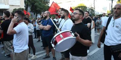Arnavutluk'ta Zvernec'teki turizm projesine karşı gösteriler 13. gününde sürüyor