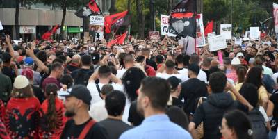 Arnavutluk'taki gösteriler 17. gününde sürüyor