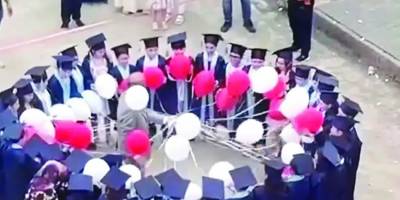 Mezuniyet törenleri: Görgüsüzlüğün gösteriş günü