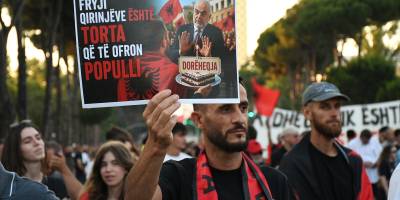 Arnavutluk'ta “Kushner projesine” karşı gösteriler 20. gününde