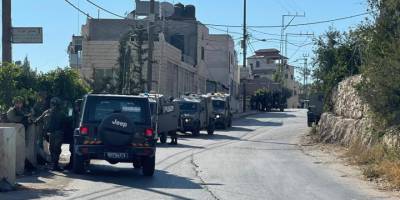 İşgalci İsrail güçleri Hebron'da Filistinli ailenin evini yıktı