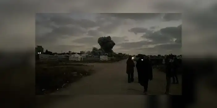 Soykırımcı İsrail, Gazze'nin orta kesimini yoğun hava saldırılarıyla hedef aldı