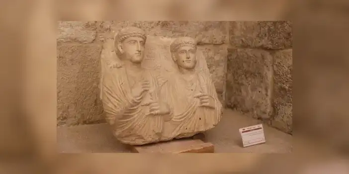 Fransa’dan iade edilen tarihi eserler Şam Kalesi’nde sergilendi