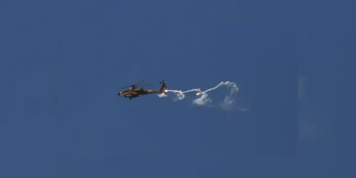 ABD, Texas'ta meydana gelen kazanın ardından tüm Apache helikopter eğitim uçuşlarını askıya aldı