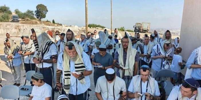 Fanatik yahudiler 20 yıl önce boşaltılan bölgeye yeniden girdi