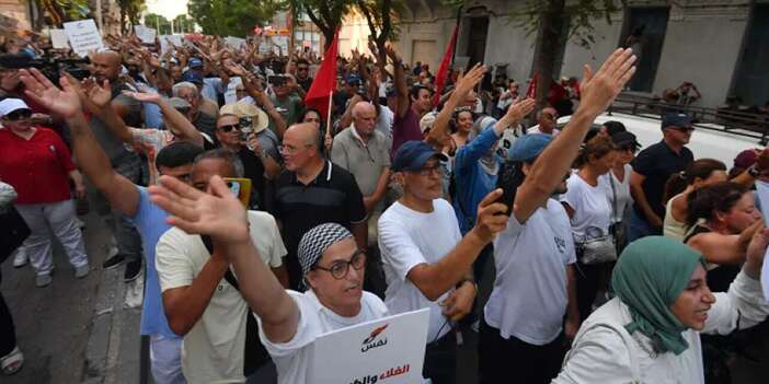 Kays Said diktası karşıtları iki aydır üst üste Tunus sokaklarına çıktı