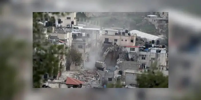 İşgalci İsrail, Batı Şeria'daki Tubas'ta bazı yapıları yıktı, Filistinlilere ait 30 yapı için yıkım tebligatı gönderdi