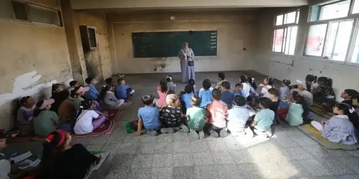 Soykırımcı İsrail saldırılarının gölgesinde Gazze'de 3 yıl sonra eğitim yeniden başladı