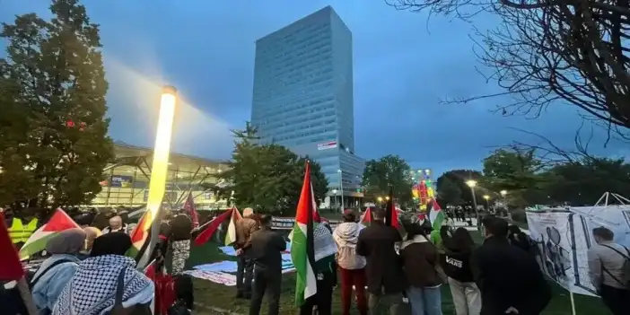 Soykırımcı İsrail, Avusturya-İsrail maçı öncesi Linz kentinde protesto edildi
