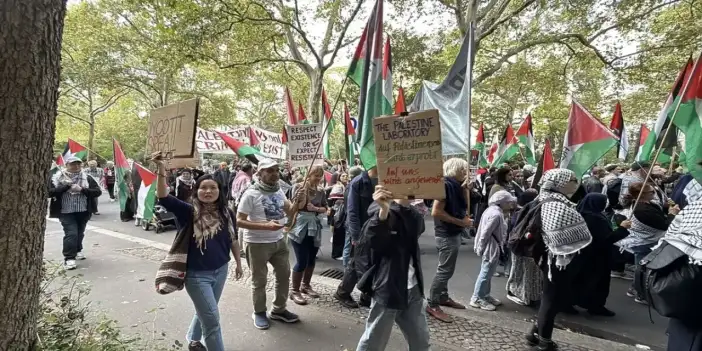 Berlin'de Filistin'e destek gösterisi düzenlendi