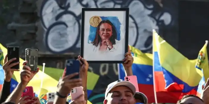 Venezuela'da yüzlerce kişi seçim talebiyle gösteriler düzenledi