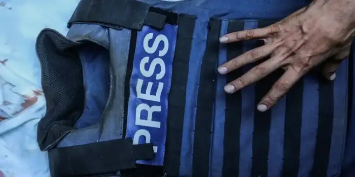 Soykırımcı İsrail Gazze'de bir gazeteciyi daha katletti