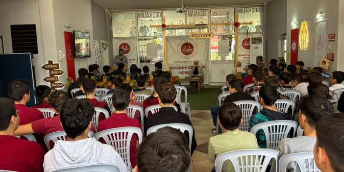 Akhisar'da “Kudüs’ten Gazze’ye Bir İnsanlık Hikâyesi” başlıklı program gerçekleştirildi