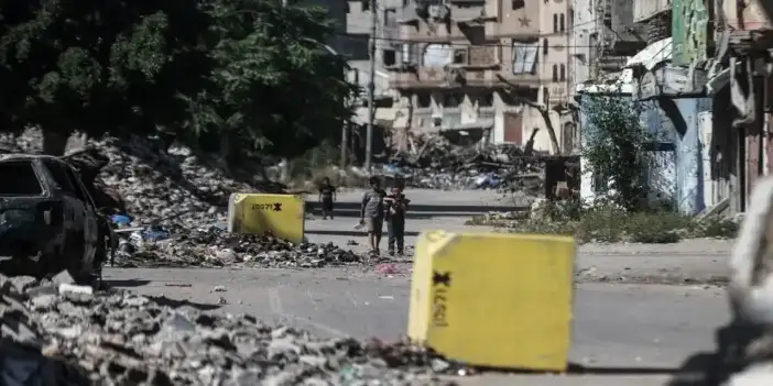 İsrail'in Gazze'de "Sarı Hat" çevresindeki binaları patlatması Filistinlileri bir kez daha yerinden ediyor