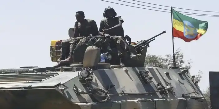 Etiyopya ordusunun Eritre sınırına doğru tank ve ağır silah sevk ettiği bildirildi