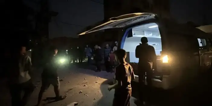 İşgalci İsrail'in Gazze'ye ve Megazi Mülteci Kampı'na düzenlediği saldırılarda 3 Filistinli yaralandı