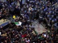 Cezayir Halkı da Diktatör Buteflika’ya Karşı Ayakta