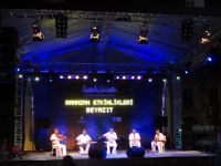 Cami Gölgesinde Pavyon Eğlencesi