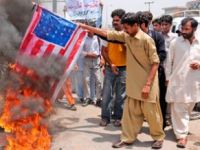 Pakistan’da Amerikan Bayrağına Büyük İlgi!