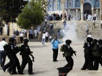 Siyonist Askerler Mescid-i Aksaya Girdi