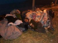 Mülteciler Kampın Kapısında Bekletiliyor