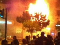 İzmir’de AK Parti Binası Yakıldı