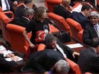 CHP'den Başörtüsüne Tişörtlü Tepki