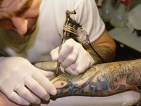 Diyanet: "Dövme Yaptırmak Caiz Değil"