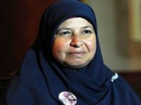 Esma Hapiste Babasına Yoldaşlık Ediyor