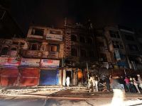 Pakistan'da Cami Yakıldı