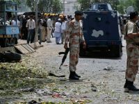 Pakistan'da Polis Otobüsüne Canlı Bomba Saldırısı
